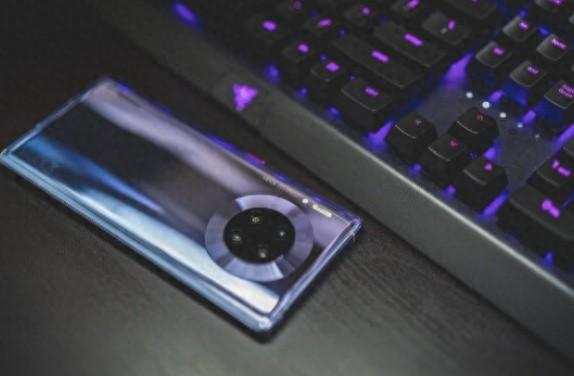 低調穿行900日,重新殺回前五!新周期已至,華為手機或將漲價對抗蘋果