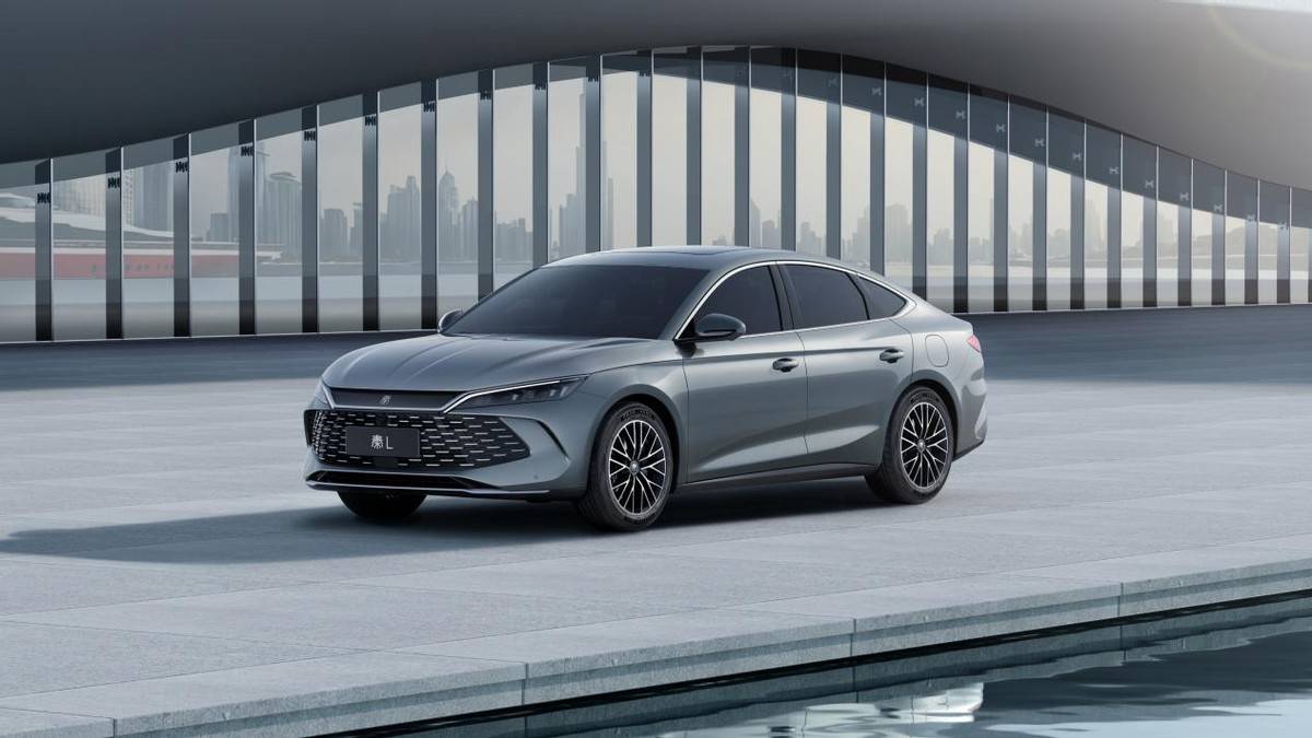 秦L外觀首曝!“新國潮龍顏美學”引領中 級轎車 新趨勢