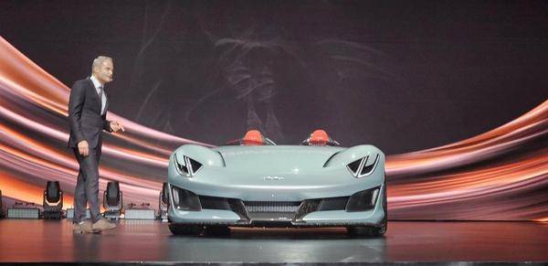 583硬派家族+SUPER 9跑車方程豹產品矩陣獻禮比亞迪30周年