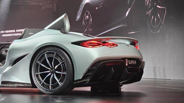 583硬派家族+SUPER 9跑車方程豹產品矩陣獻禮比亞迪30周年