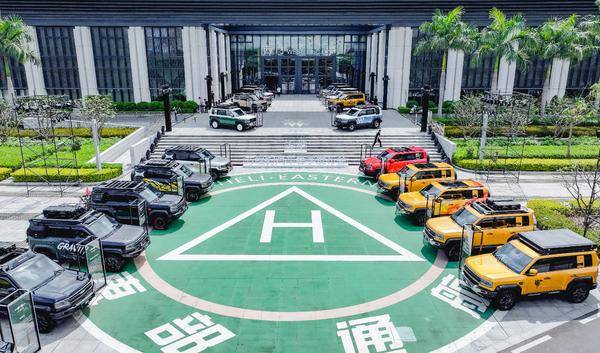 583硬派家族+SUPER 9跑車方程豹產品矩陣獻禮比亞迪30周年