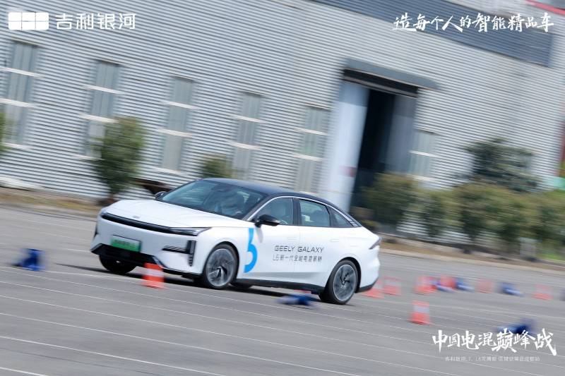 吉利銀河L7、L6龍騰版對比試駕會(huì)成都站圓滿落幕