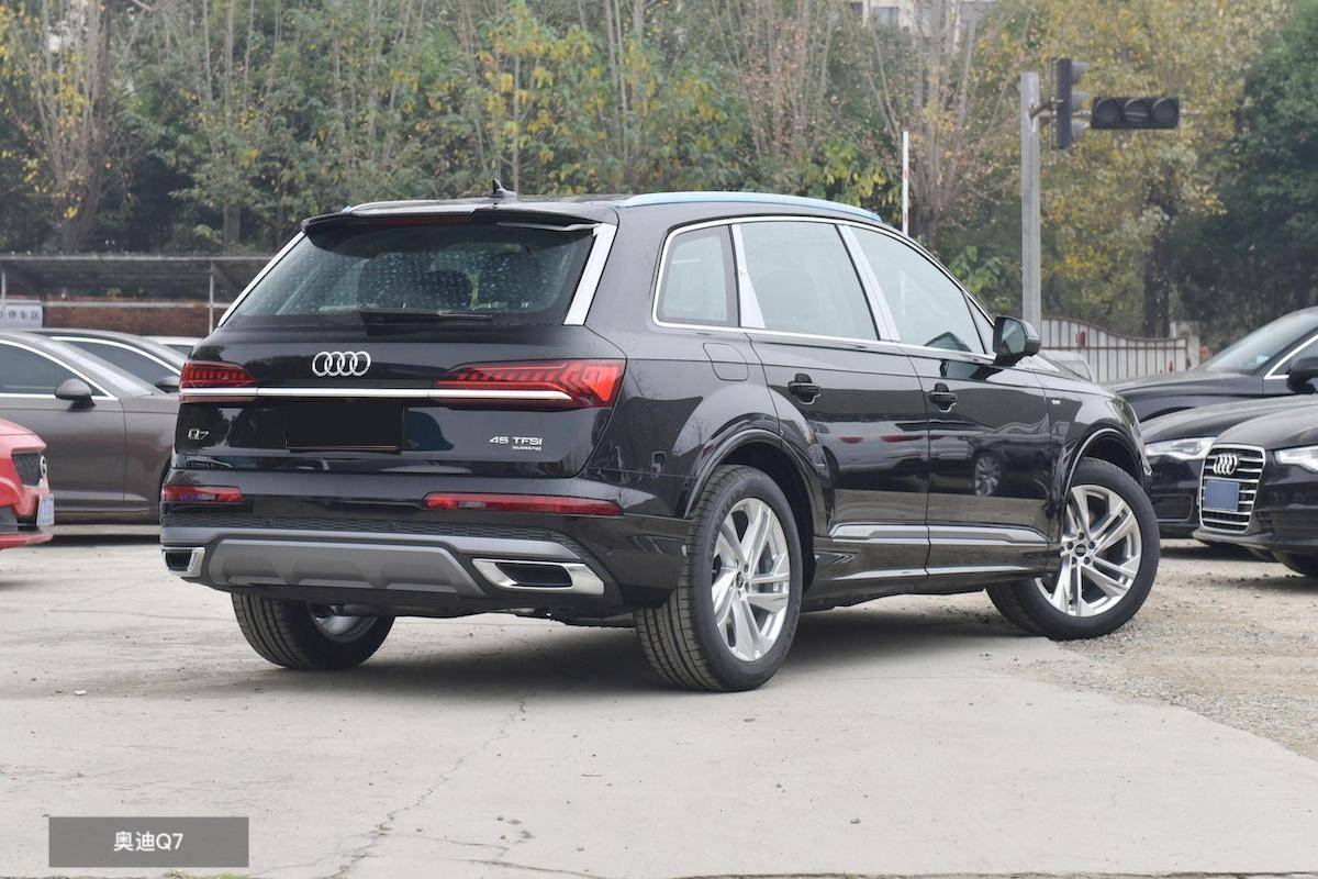 預算60萬買豪華SUV,林肯飛行家對比奧迪Q7,究竟誰更勝一籌?