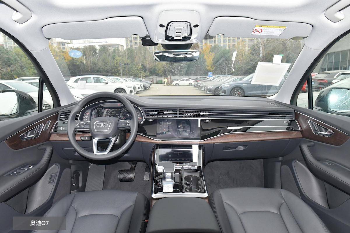 預算60萬買豪華SUV,林肯飛行家對比奧迪Q7,究竟誰更勝一籌?