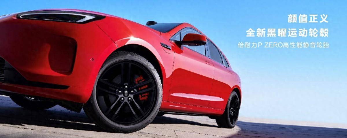 又強又性感,問界新M5打造性能機器+時尚潮品的完美融合