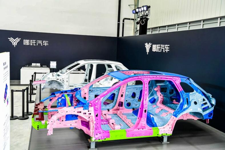 哪吒L售價(jià)12.99萬起 掀桌子這事兒真的很哪吒