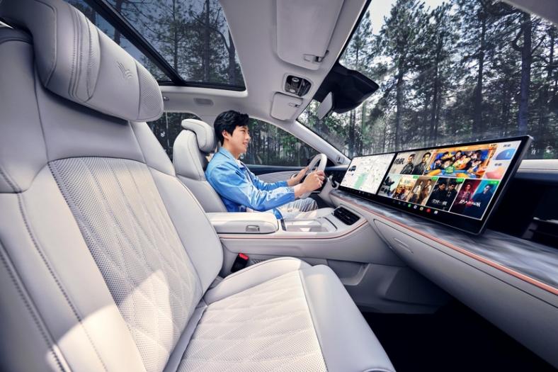 哪吒L售價(jià)12.99萬起 掀桌子這事兒真的很哪吒