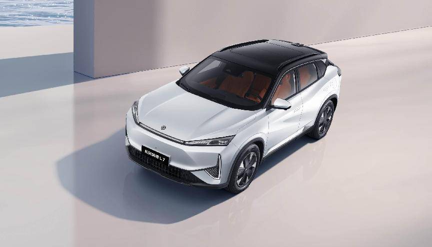 中國首個續航突破2000km的混動SUV風神L7開售 12.89萬起