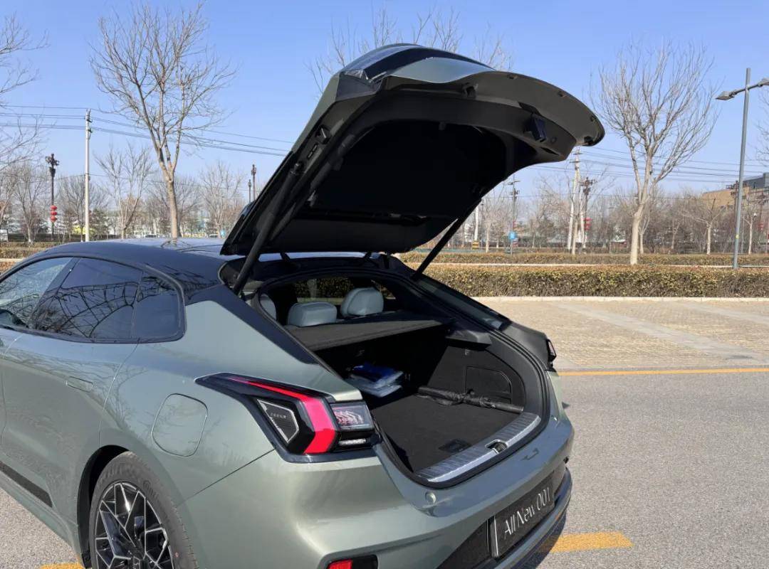 ?試駕全新極氪001,是比小米SU7更好的選擇嗎?