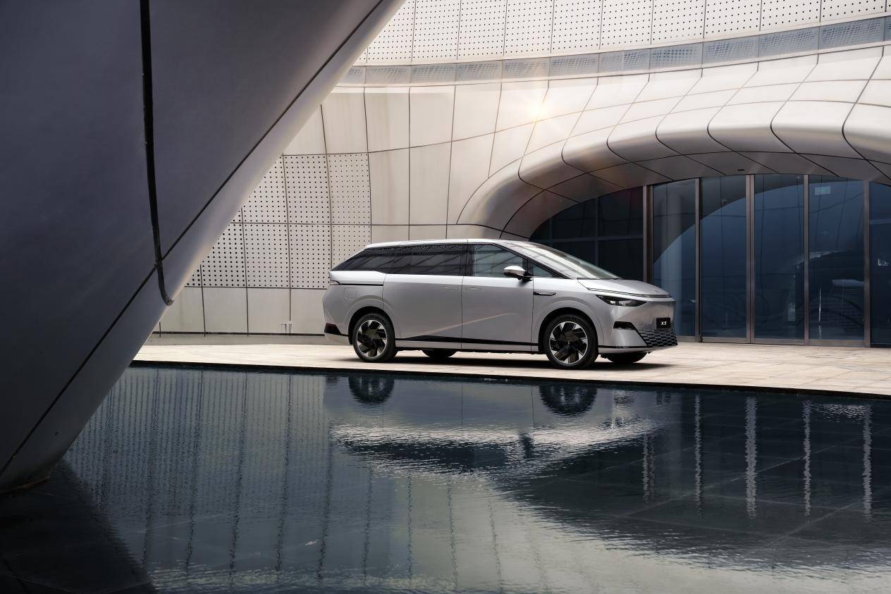 九冠王+AI定義再進化 小鵬X9懂MPV更懂用戶