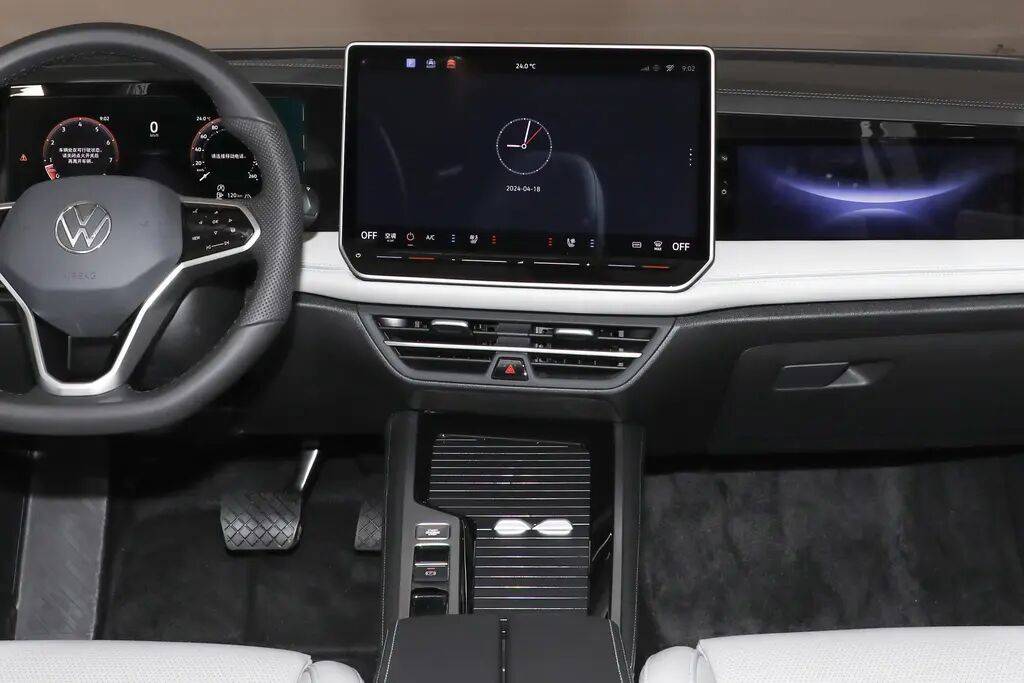 全新邁騰終于要來了,車長近5米,內飾三塊屏,能否延續爆款?