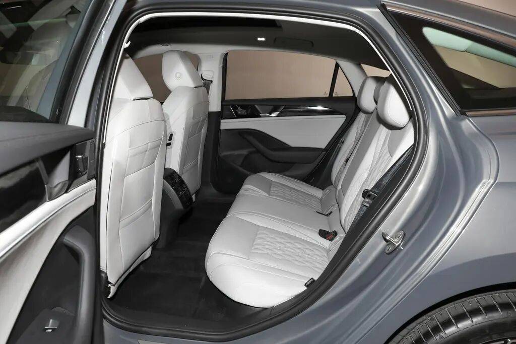 全新邁騰終于要來了,車長近5米,內飾三塊屏,能否延續爆款?