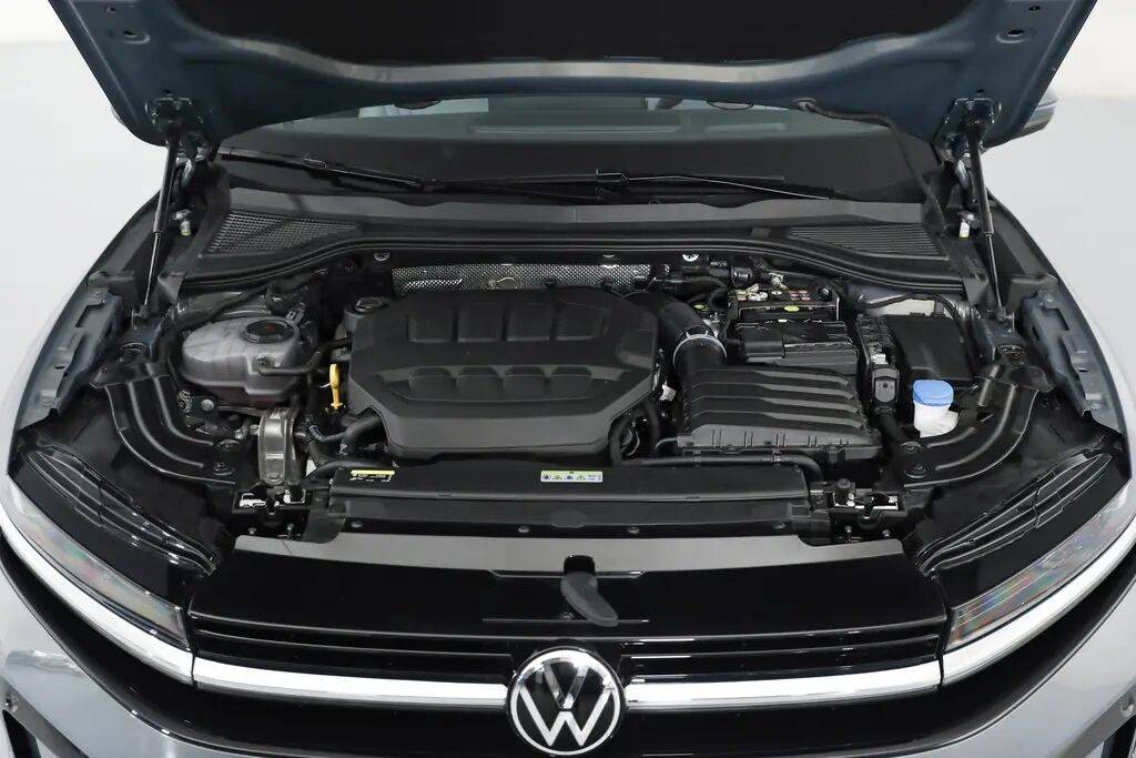 全新邁騰終于要來了,車長近5米,內飾三塊屏,能否延續爆款?