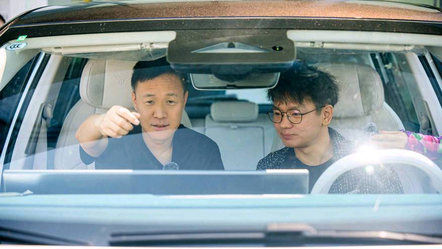 “卷產(chǎn)品”又“卷服務(wù)” 哪吒汽車CEO張勇保姆式服務(wù)到底