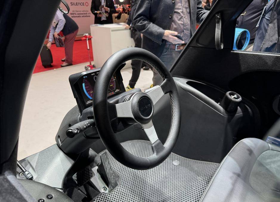 歐洲的老頭樂,比五菱MINI EV還要簡單,跟碰碰車沒區別