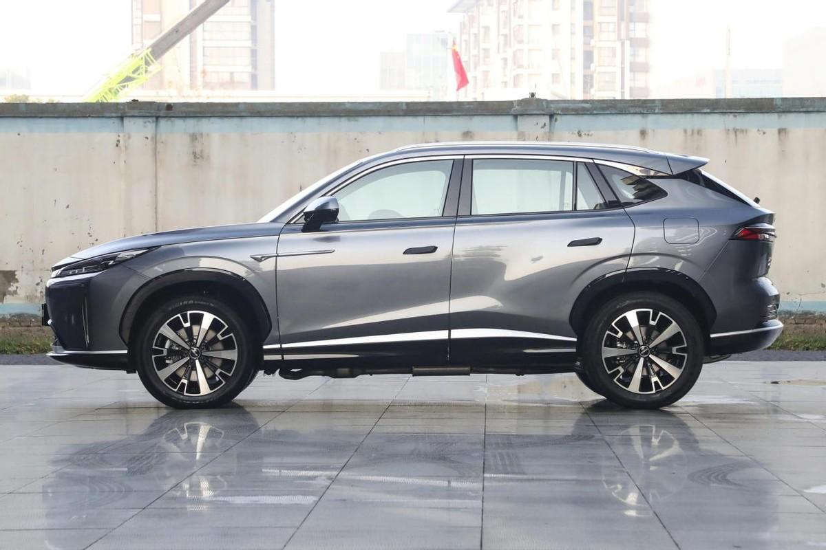 國產車更懂中國人!預售價不到12萬,綜合續航1300km,油耗4.62L