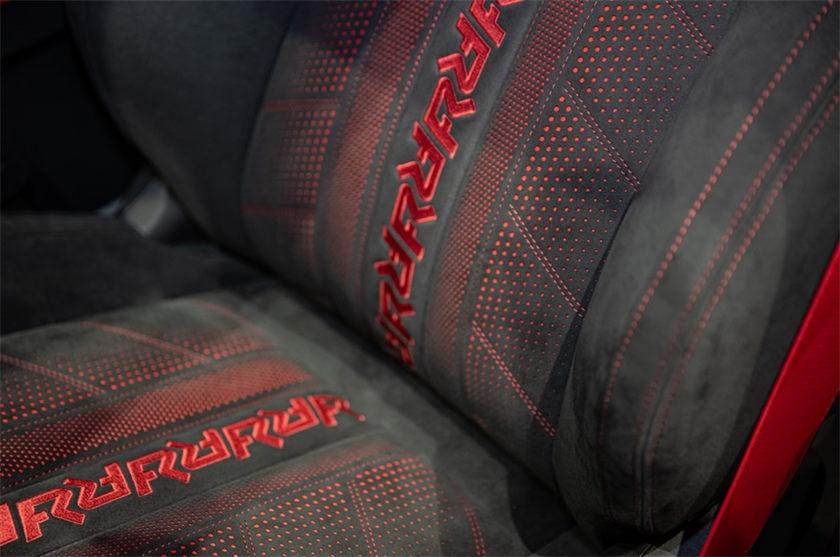 被紅旗、寶馬、賓利同時選中的Alcantara內(nèi)飾材料是什么來頭?