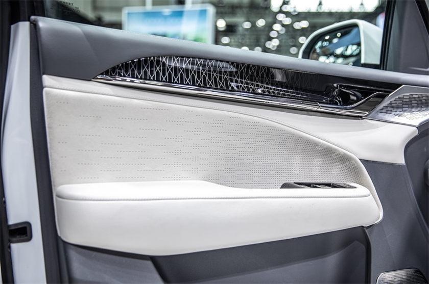 被紅旗、寶馬、賓利同時選中的Alcantara內(nèi)飾材料是什么來頭?