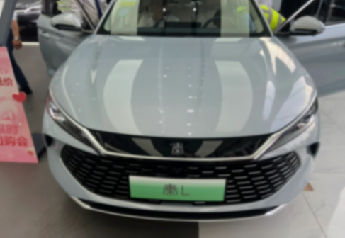 走親民路線,比亞迪秦L顏值挺帥,發光BYD尾標簡約