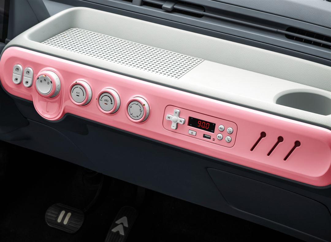 這不比宏光MINIEV萌多了!奔騰小馬上市售2.69萬元