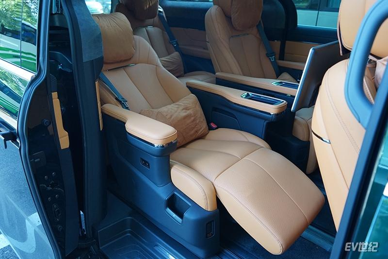 空間寬敞乘坐舒適,坐翼真L380感受陸上“頭等艙”