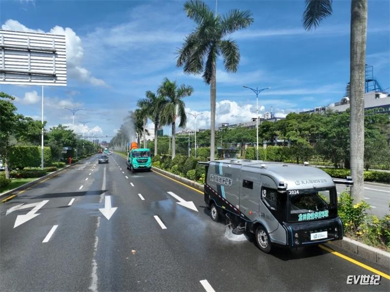 文遠(yuǎn)環(huán)衛(wèi)車駛?cè)胄录悠拢盎▓@城市”迎來智慧環(huán)衛(wèi)新動(dòng)能