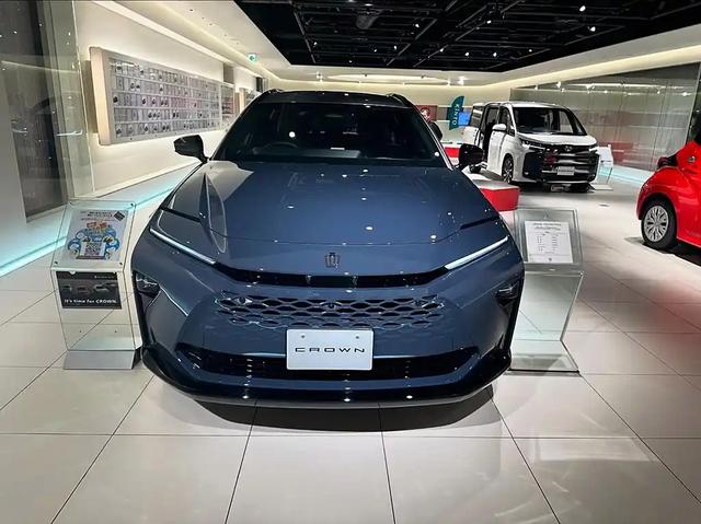 豐田皇冠SUV終于登場，混動引擎更給力，霸氣側漏-有駕