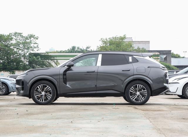 領(lǐng)克08,智駕安全擔當,彎道匝道輕松駕馭-有駕 領(lǐng)克08,智駕安全擔當,彎道匝道輕松駕馭-有駕