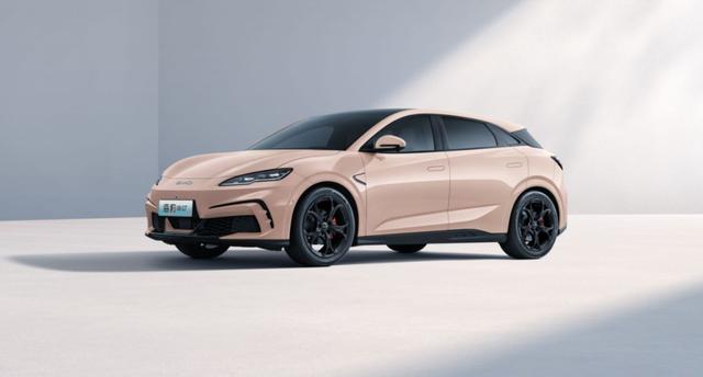 年輕人的第一臺(tái)GT比亞迪海豹06GT 正式上市,售價(jià)13.68萬元-18.68萬元-有駕 年輕人的第一臺(tái)GT比亞迪海豹06GT 正式上市,售價(jià)13.68萬元-18.68萬元-有駕