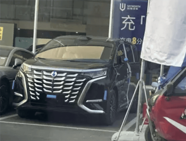 新款騰勢D9升級智能化,激光雷達加持,內飾大改引期待!