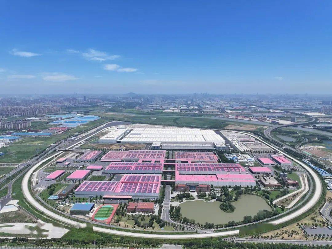 江汽集團尊界超級工廠首次亮相:裝備近 1500 臺智能機器人