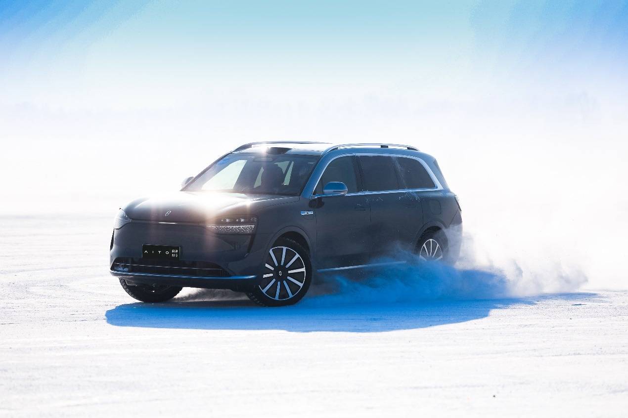 全心全意為用戶服務(wù) 張興海參與問(wèn)界五大連池極寒測(cè)試