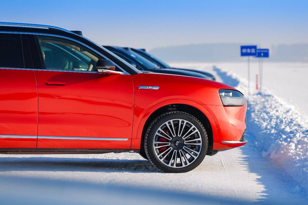 全心全意為用戶服務(wù) 張興海參與問(wèn)界五大連池極寒測(cè)試