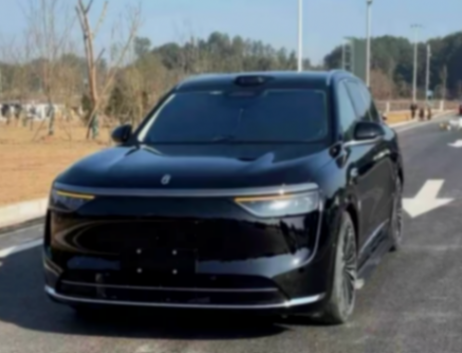 問界M8實車曝光,大是挺大,所以能打過理想L9嗎?