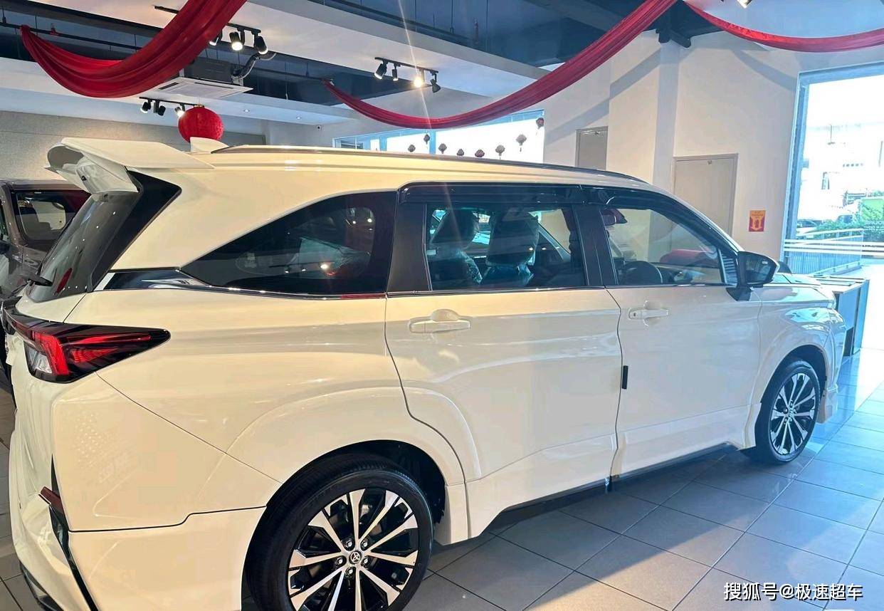 豐田VELOZ實車曝光,入門級家用MPV,平替五菱宏光