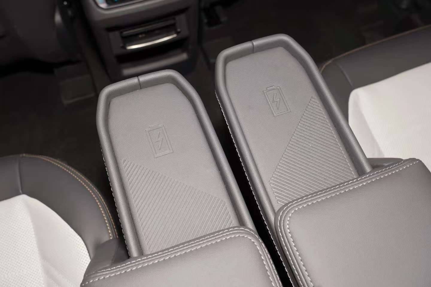 2025c年了,國補延續還糾結買啥車?大7座+2.0T混動,這車真實用!