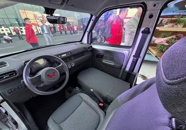 預(yù)售4.78萬元起!五菱之光EV將于2月14日上市,標(biāo)配快充/雙側(cè)滑門