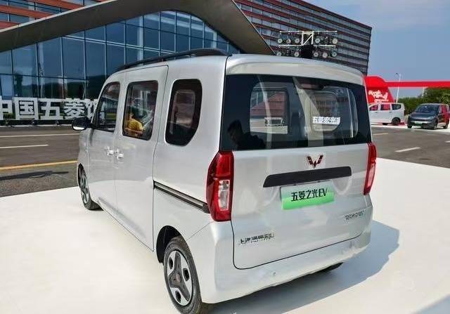 預(yù)售4.78萬元起!五菱之光EV將于2月14日上市,標(biāo)配快充/雙側(cè)滑門