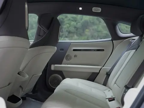 阿維塔06全新紫色配色官圖發布