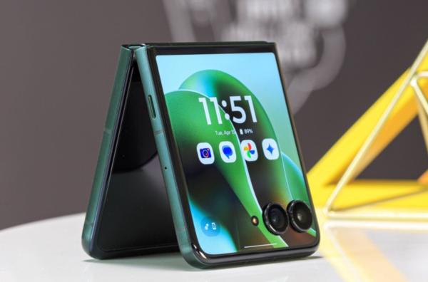 摩托羅拉Razr折疊新機(jī)開售 最低配天璣7400X 約5000元起