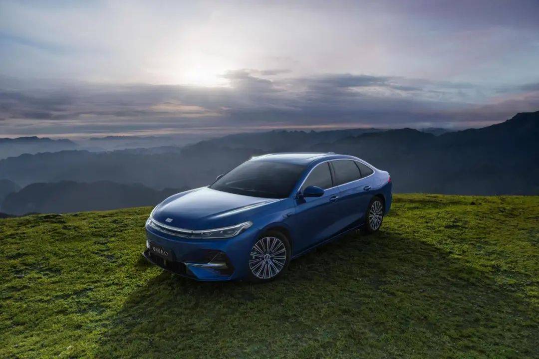 8.18萬起,入門即高配,2.67L油耗,續航2100km,三電終身質保
