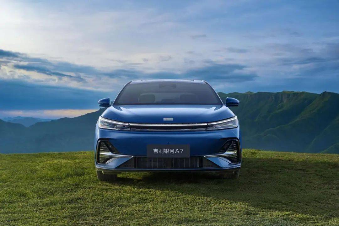 8.18萬起,入門即高配,2.67L油耗,續航2100km,三電終身質保