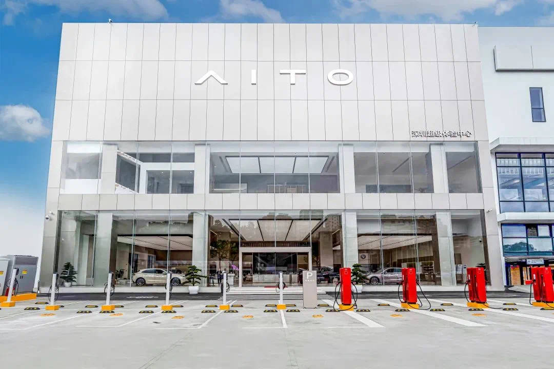 從“躺著賺錢”到“虧本賣車”,豪華品牌經(jīng)銷商的“生意經(jīng)”變了