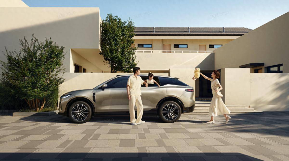 華系首款家用純電旗艦登場!嵐圖知音攜華為“全家桶”22萬起預售