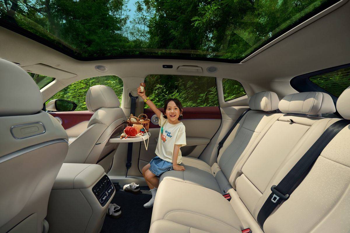 華系首款家用純電旗艦登場!嵐圖知音攜華為“全家桶”22萬起預售