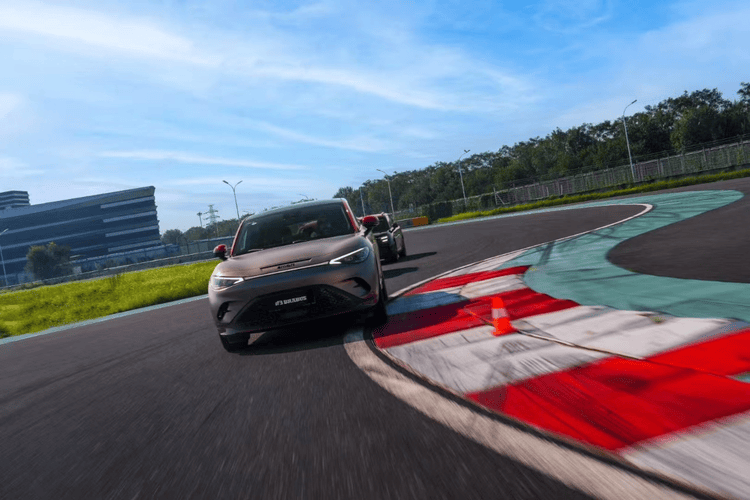 smart×BRABUS賽道放縱日高能開啟,2026款smart #1性能版首秀驚艷