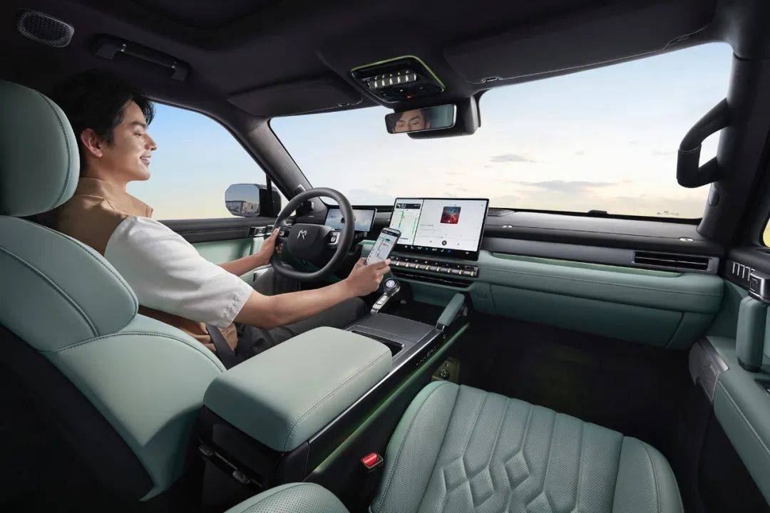 猛士M817上市,其中猛士M817 Pro版上市指導(dǎo)價(jià)31.99萬(wàn)元,猛士M817 Max版上市指導(dǎo)價(jià)34.99萬(wàn)元