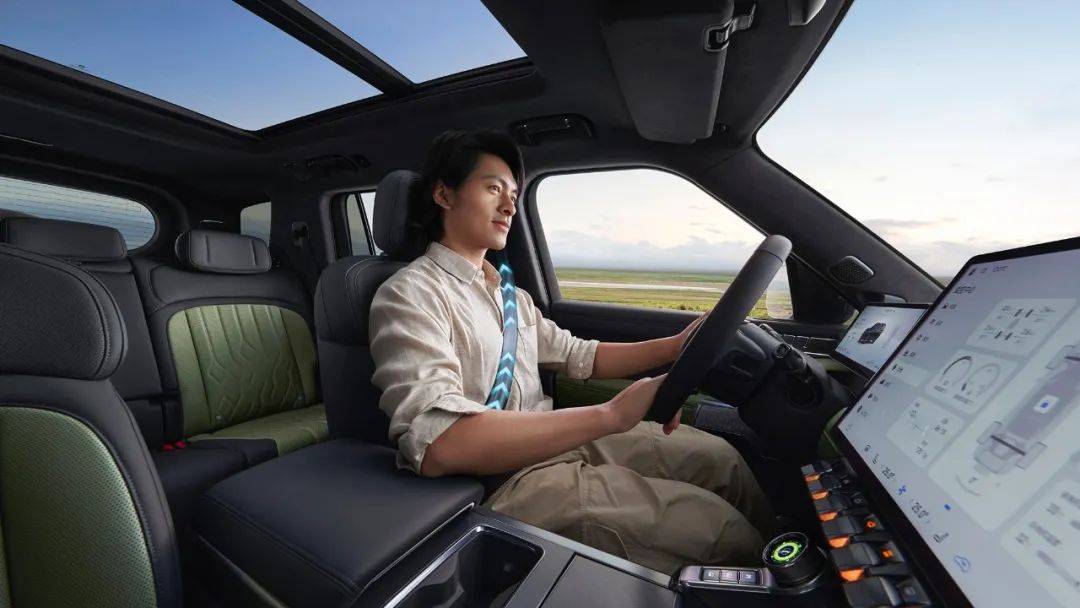 猛士M817上市,其中猛士M817 Pro版上市指導(dǎo)價(jià)31.99萬(wàn)元,猛士M817 Max版上市指導(dǎo)價(jià)34.99萬(wàn)元