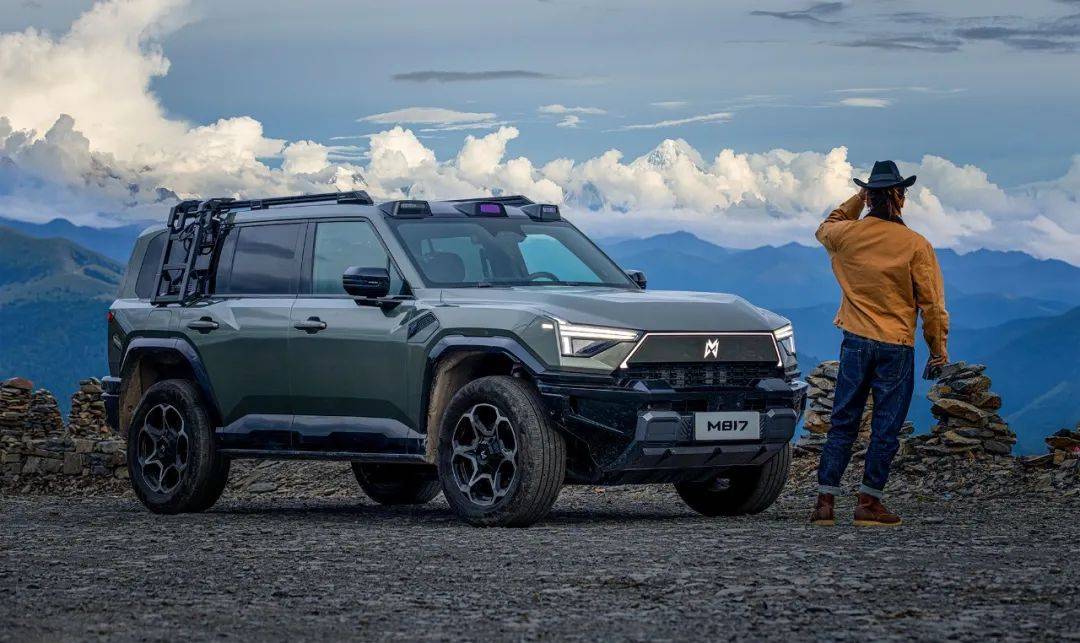 猛士M817上市,其中猛士M817 Pro版上市指導(dǎo)價(jià)31.99萬(wàn)元,猛士M817 Max版上市指導(dǎo)價(jià)34.99萬(wàn)元