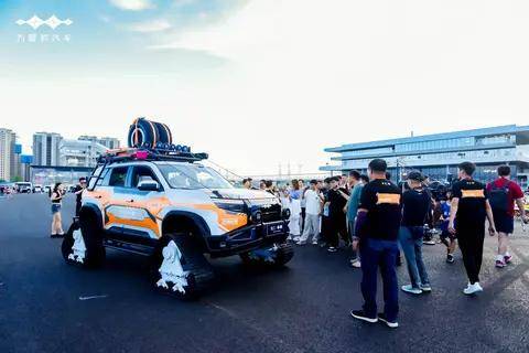 寫在方程豹2周年:以熱愛為錨,共赴山海